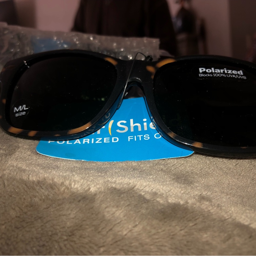 Women brown polarized sunglasses
